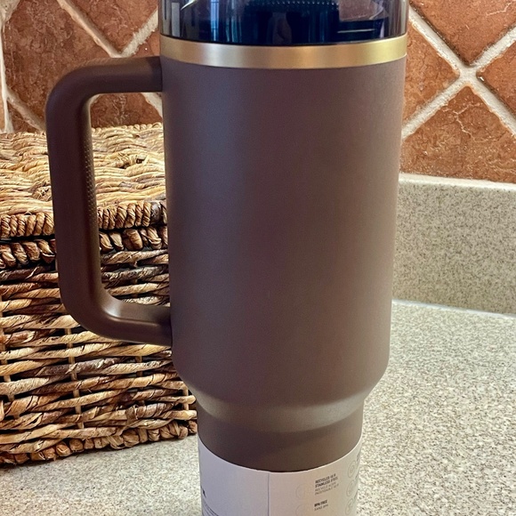 ----------SOLD -------No longer available
Espresso Gold STANLEY 40 oz. Protour - Picture 4 of 6